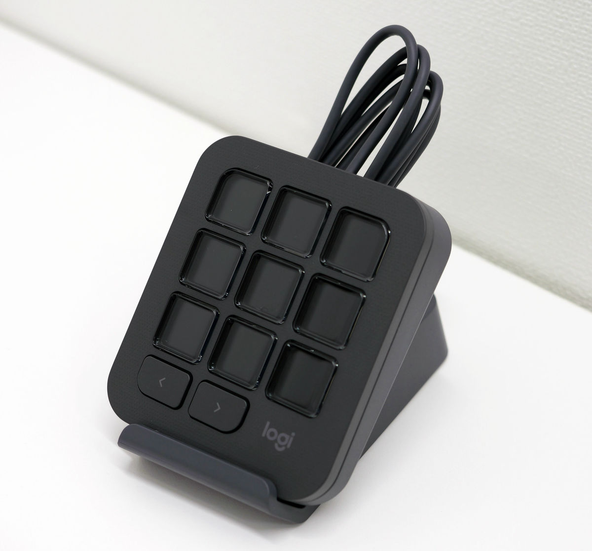 ロジクールMXシリーズ初の左手デバイス「MX Creative Console ロジクールMXシリーズ初の左手デバイス「MX Creative Console