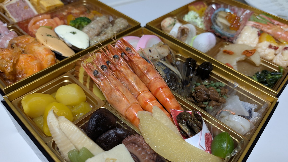 イオンのおせち「芝濱膳 和洋中おせち三段重『五萬福』」を食べてみた