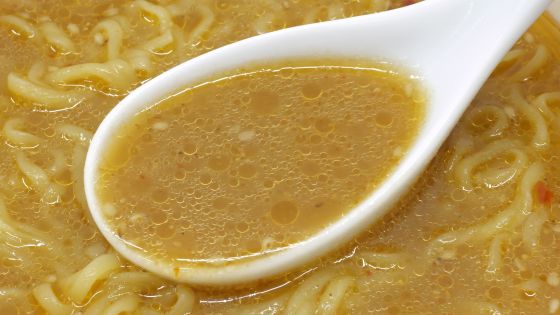 【悲報】 日本人さん、ついに「具なしラーメン」を食べ始めてしまう  [303493227]YouTube動画>1本 ->画像>8枚 