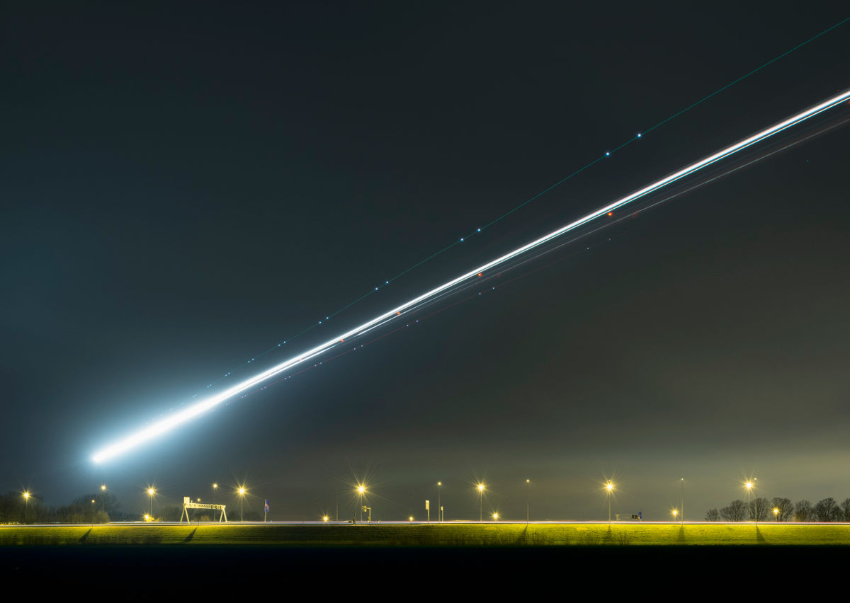 約8.6km離れた場所にレーザービームで電力を届ける実験にアメリカ軍が成功、無線電力でポップコーンを作成