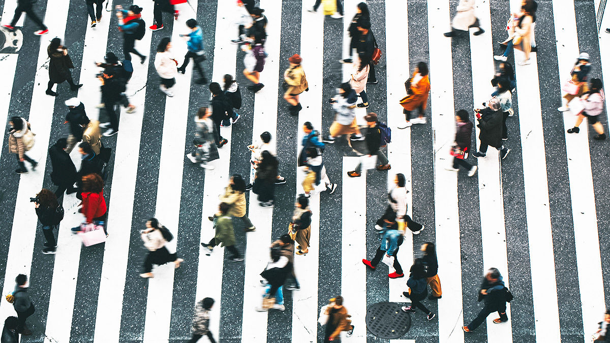 日本人の18％が「変化を起こすためなら暴力や脅迫も容認できる」と考えており若者ではさらにその割合が高いとの調査結果