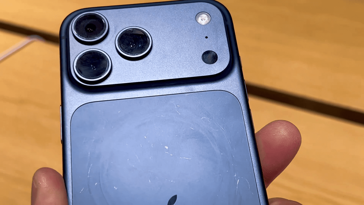 iPhone 本体 傷あり Iphone本体に入った傷消す | TikTok
