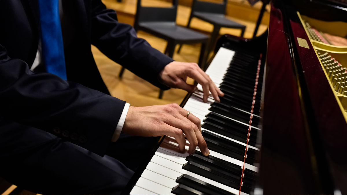 音楽家は「痛み」の感じ方や影響が普通の人と違うことが判明