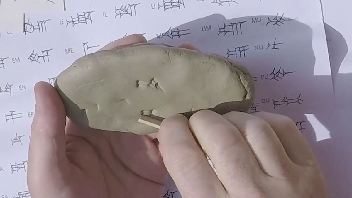 楔形文字の書き方」を専門家がレクチャーする動画が公開中 - GIGAZINE