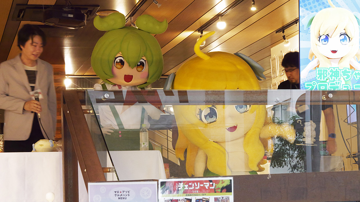 ずんだもん＆邪神ちゃんのプロデューサーがあれこれ語ってグッズを配り