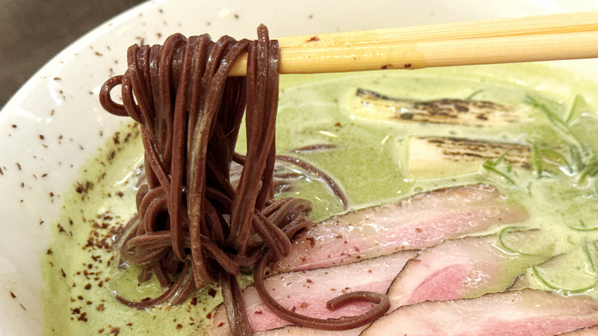 バレンタイン限定の「京鴨と宇治抹茶のチョコらぁ麺」は抹茶のほろ苦さとカカオ香る麺が鶏白湯のうま味と甘さを引き立てる - GIGAZINE