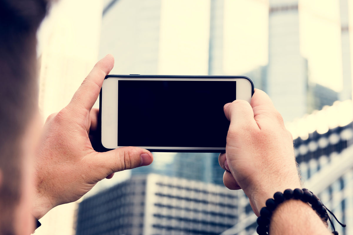 アラブ首長国連邦でイランのミサイル攻撃の投稿を共有したとして観光客含む21人が起訴される