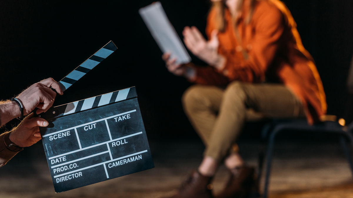 全米脚本家組合が映画スタジオと4年間の暫定契約に合意、AIに脚本を学習されないようにする保護条項も強化