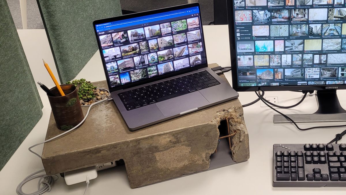 廃虚や衰退都市を思わせる「コンクリート製ノートPCスタンド」を自作した猛者が登場