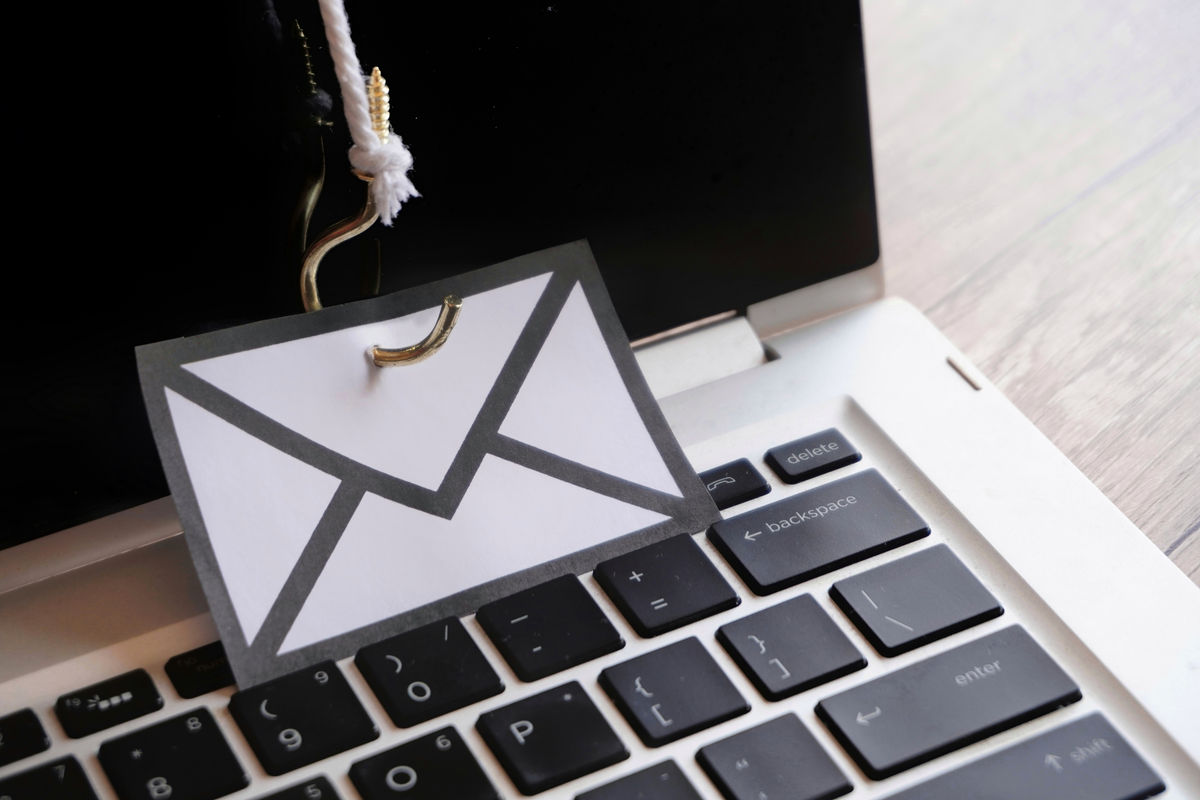 AIブームに便乗した犯罪が急増、ChatGPTやClaudeの名前で認証情報を盗む手口をMicros