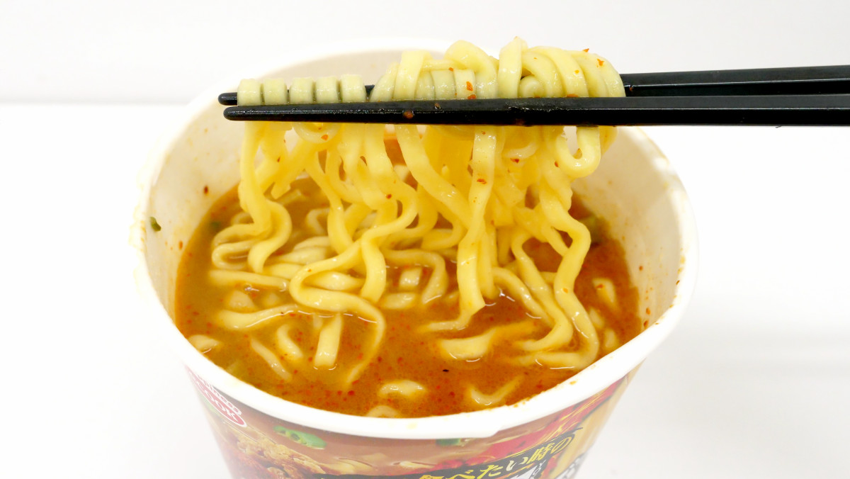 モチモチ太麺に唐辛子が効いた濃厚魚介豚骨スープが絡む「麺欲ハンター 濃辛魚介豚骨ラーメン 大盛り」を食べて麺欲を満たしてみた