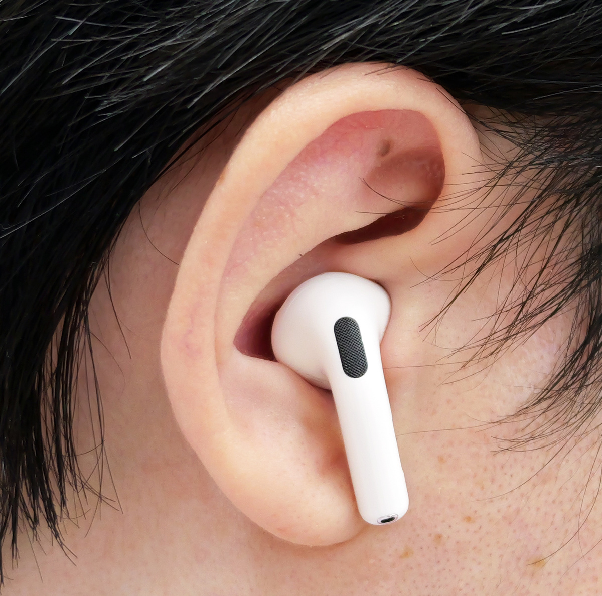 AirPods 正常 Apple純正のオープンイヤー型ワイヤレスイヤホン「AirPods 5」使用